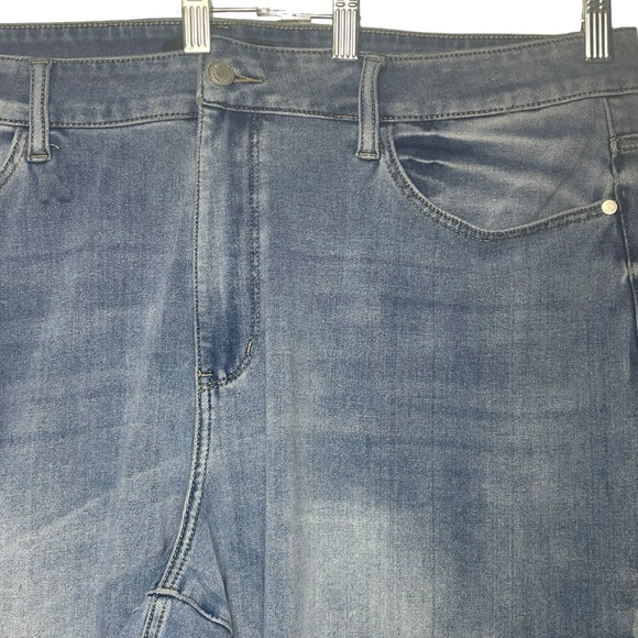 Judy Blue High Rise Light Wash Boyfriend Fit Jeans Cropped Frayed Hem Womens 22W - Picture 6 of 14